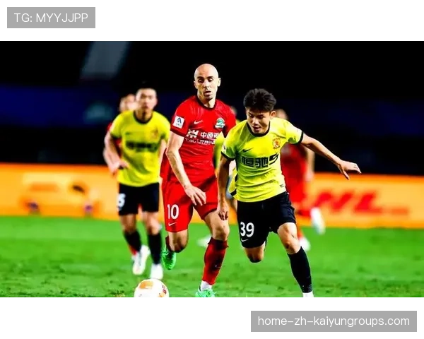 冠军球队引援策略：年轻化与稳定性并重，球队冠名赞助